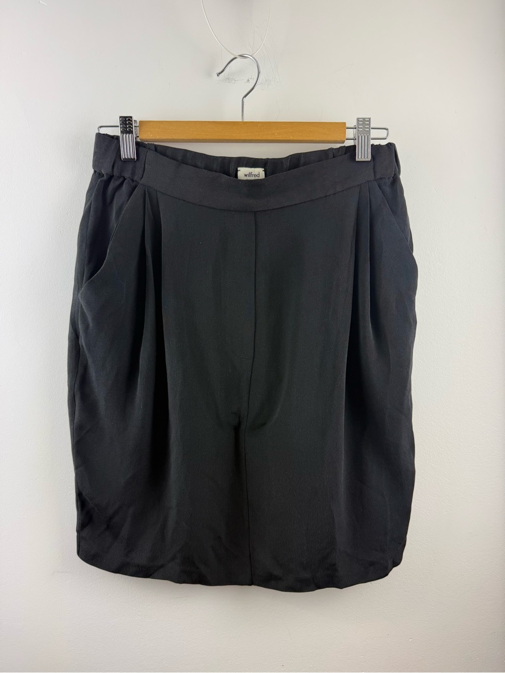 Wilfred Aritzia 100% Silk Black Pleated Tulip Cocoon Mini Skirt Size 8